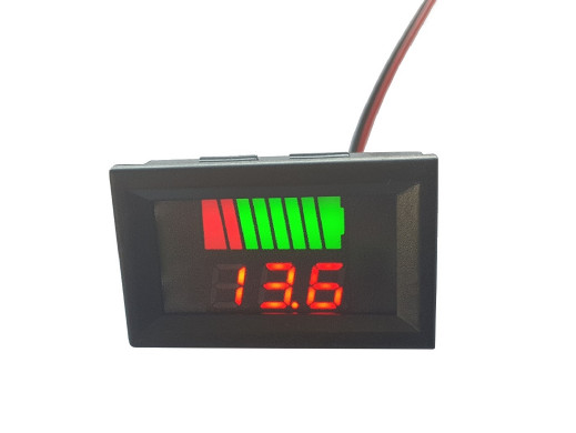 Panelowy woltomierz LED 12V czerwony (wskaźnik naładowania akumulatora do samochodu)
